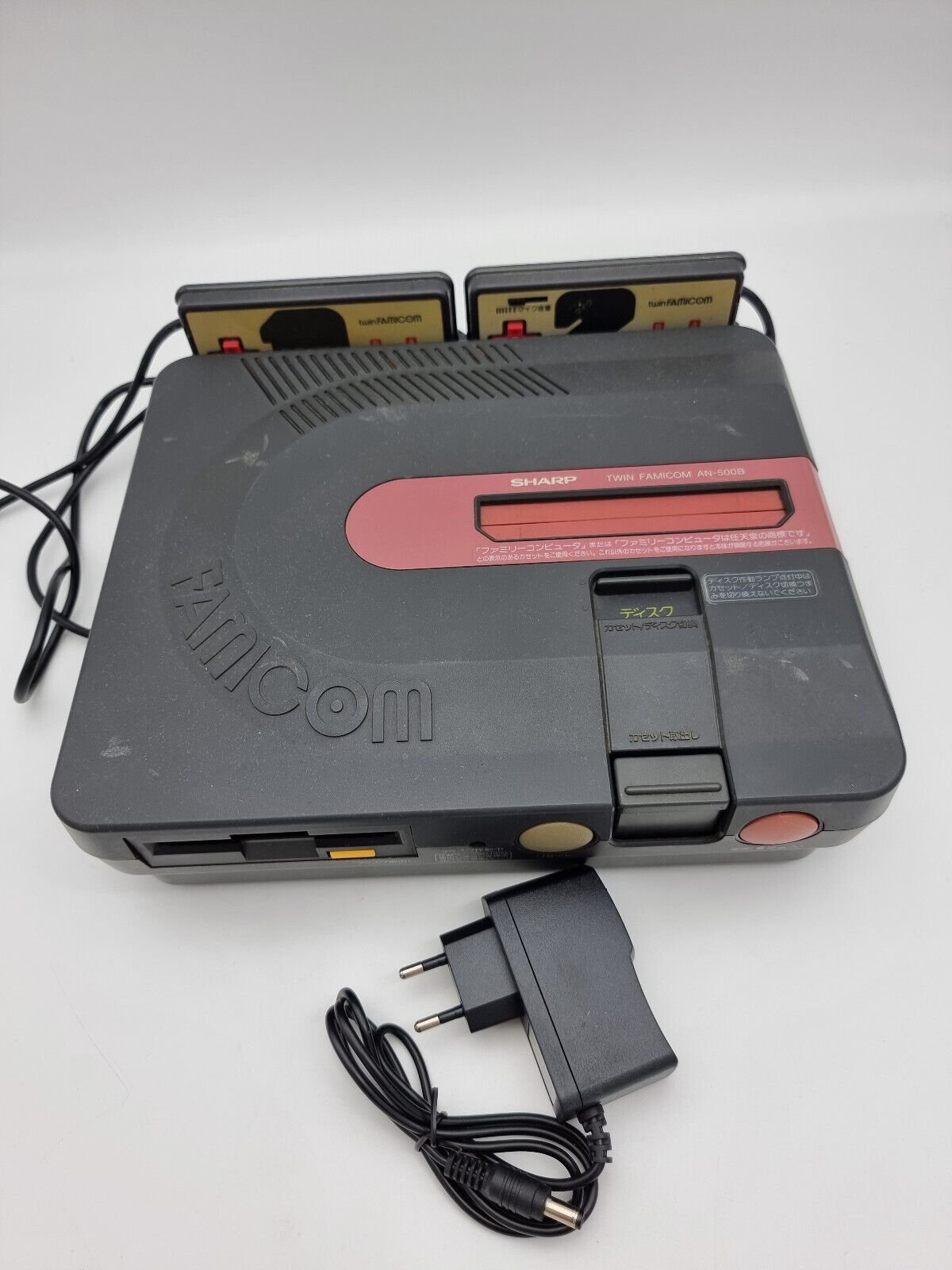 CONSOLE TWIN FAMICOM 100-240V ADAPTER NO BOX TESTED JAPAN USED